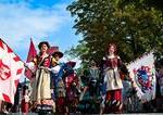 Bratislava laka korunovacnym sprievodom znameho panovnika