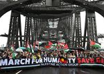 Masivny protest v Sydney Tisice ludi pochodovali po moste na podporu Palestincanov v Gaze