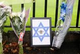 Britska policia pripustila ze jedna z obeti utoku na synagogu mohla zomriet po neumyselnom zasahu policajnou gulkou