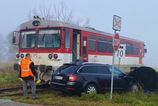 Na trase Dobra Niva Zvolen doslo k zrazke vlaku s autom