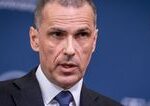 Generalny prokurator opat bucha po stole Vladny prilepok o kajucnikoch posiela na Ustavny sud