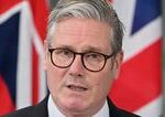 Keir Starmer oznamil ze Britania vysiela udernu skupinu lietadlovych lodi do oblasti severneho Atlantiku a Arktidy