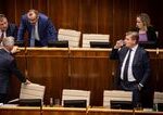 Poslanci odchadzaju na mesacne jarne prazdniny Doprava pred sebou stovky zakonov