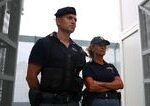protest v turine sa zmenil na nasilnosti viac ako 100 policajtov je zranenych