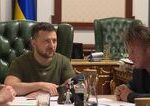 Sean Penn vyjadruje podporu Ukrajine osobnou navstevou krajinou poznamenanou vojnou