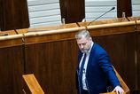 Dovody neucasti ministra Sutaja Estoka rozdelili NR SR v hre je jeho odvolanie