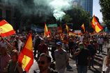 Tisice ludi v ulikch Madridu ziadaju pad vlady Premier Pedro Sanchez celi obvineniam z korupcie