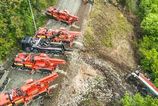 Zasah v narocnom terene tazka technika odstranuje rusen po zrazke rychlikov z minuleho roka fotoreport