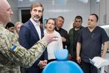 Juraj Blanar na Ukrajine odovzdal lekarske pristroje za statisice eur a ocenil pracu miestnych lekarov