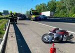 nehoda pred mostom lanfranconi zrazka auta s motorkarom zablokovala vjazd na d2 tvorica sa kolony