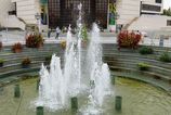 Nitra opat oziva vodou a svetlom Mesto po rokoch znovu spustilo modernu fontanu na Svatoplukovom namest