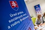 nezamestnanost na slovensku po mesiacoch rastie pocet nezamestnanych presiahol hranicu 142tisic