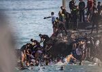 Eurpsky ostrov v Afrike prekroilo tisce migrantov Viacer zomreli panielsko nasadzuje pecilne sily