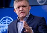 Fico odmieta vylucenie Spanska zo Schengenu Slovensko ponuka pomoc policajtov a techniky na hraniciach