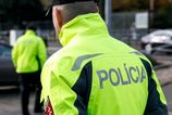 Zasah policie v Matuskove Policajti zachranili muza zabarikadovaneho vnutri ktory hrozil sebaposkodenim