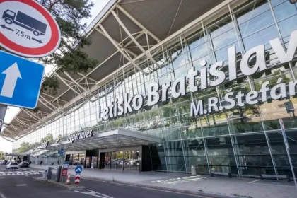 Asociácia taxi žiada zrušenie exkluzívnych zmlúv s Boltom na bratislavskom letisku