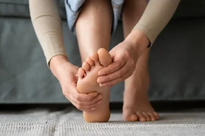 Bolesti chrbta či kolien? Na vine môžu byť zanedbané chodidlá, radia test