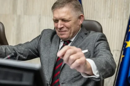 Česi sa smejú z Fica, prirovnávajú ho k zmätenému kráľovi z Pyšnej princeznej