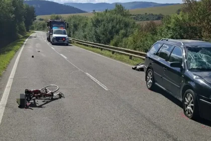 Cyklista (†75) zomrel po zrážke s autom v okrese Bardejov