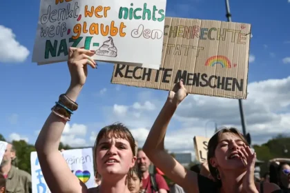 Desaťtisíce Nemcov protestujú proti AfD, žiadajú jej zákaz