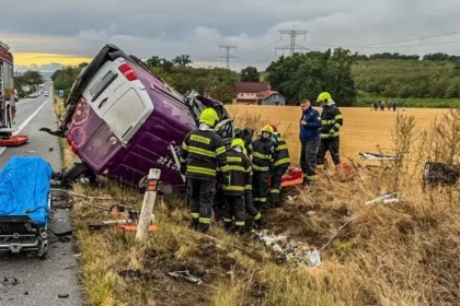 Dopravná nehoda uzavrela cestu v okrese Košice-okolie, zasahuje vrtuľník