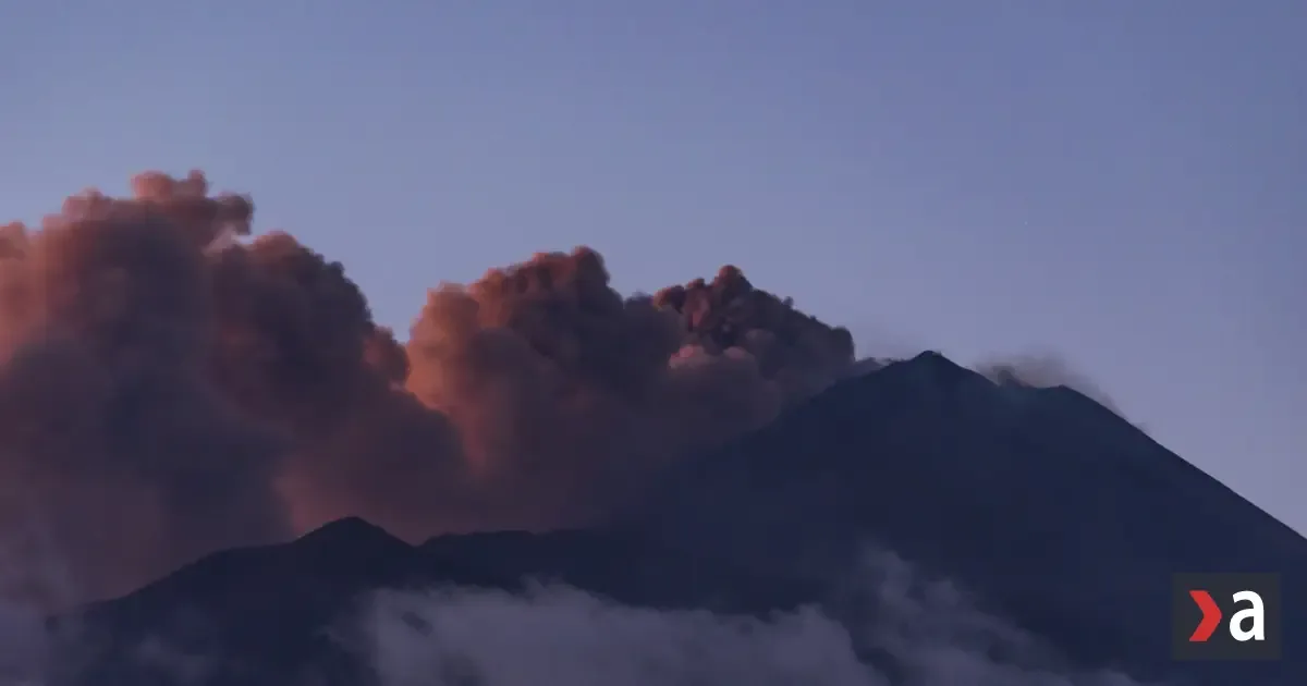 Etna skomplikovala dopravu: Letisko v Catanii zostáva zatvorené