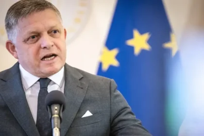 Fico pohrozil rozpadom vlády pre rozpočet, nenechá sa vydierať Hlasom a SNS