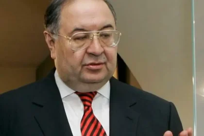 Francúzsko žiada vyňatie Usmanova zo sankcií EÚ pre zadržaných Francúzov v Azerbajdžane