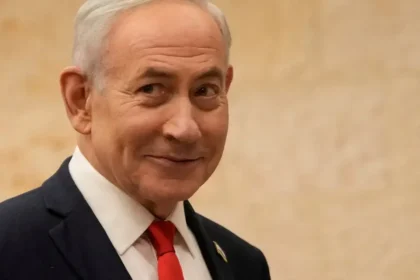 Izrael sprísňuje bezpečnostné opatrenia pred voľbami, premiér varuje pred hrozbou