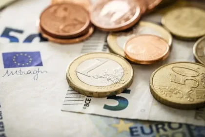 Konsolidácia neozdravila financie ani nepodporila ekonomiku