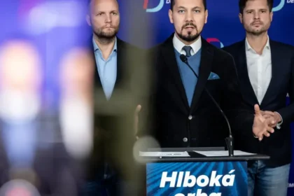 Kontrolóri sa vrátili, hoci žiadne nálezy. Demokrati sú na tom inak