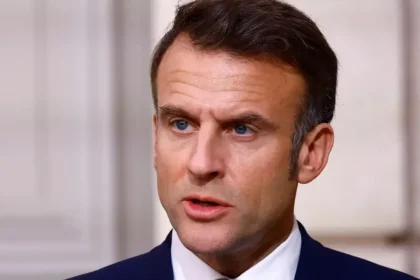 Macron varuje pred ruskou hrozbou. Francúzsko chystá obranu proti dronom a kyberútokom