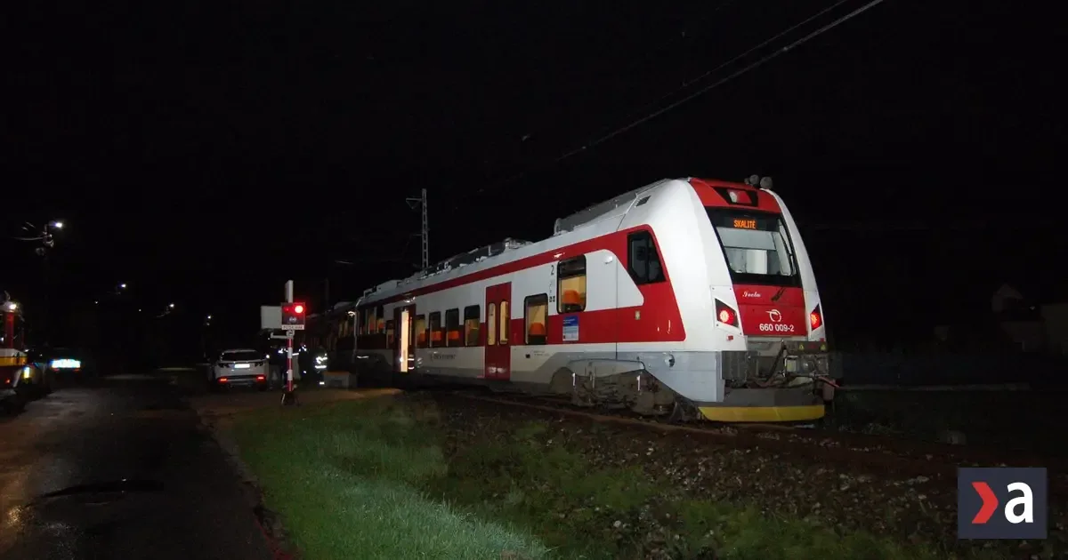 Muža zachytil vlak na priecestí, zomrel na mieste