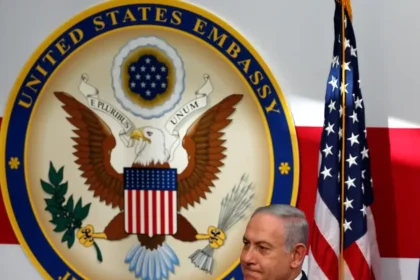 Netanjahuov Likud chce pred voľbami zabrániť návratu Izraelčanov zo zahraničia