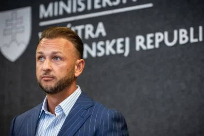 Opozícia neuspela s odvolávaním Šutaja Eštoka, parlament nebol uznášaniaschopný