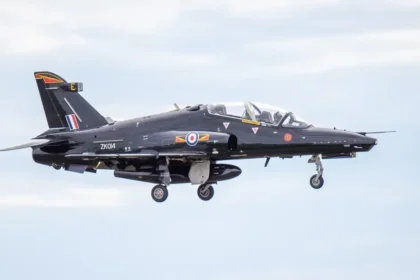 Piloti vyskočili z cvičného stroja pri Anglesey, zranenia ľahké