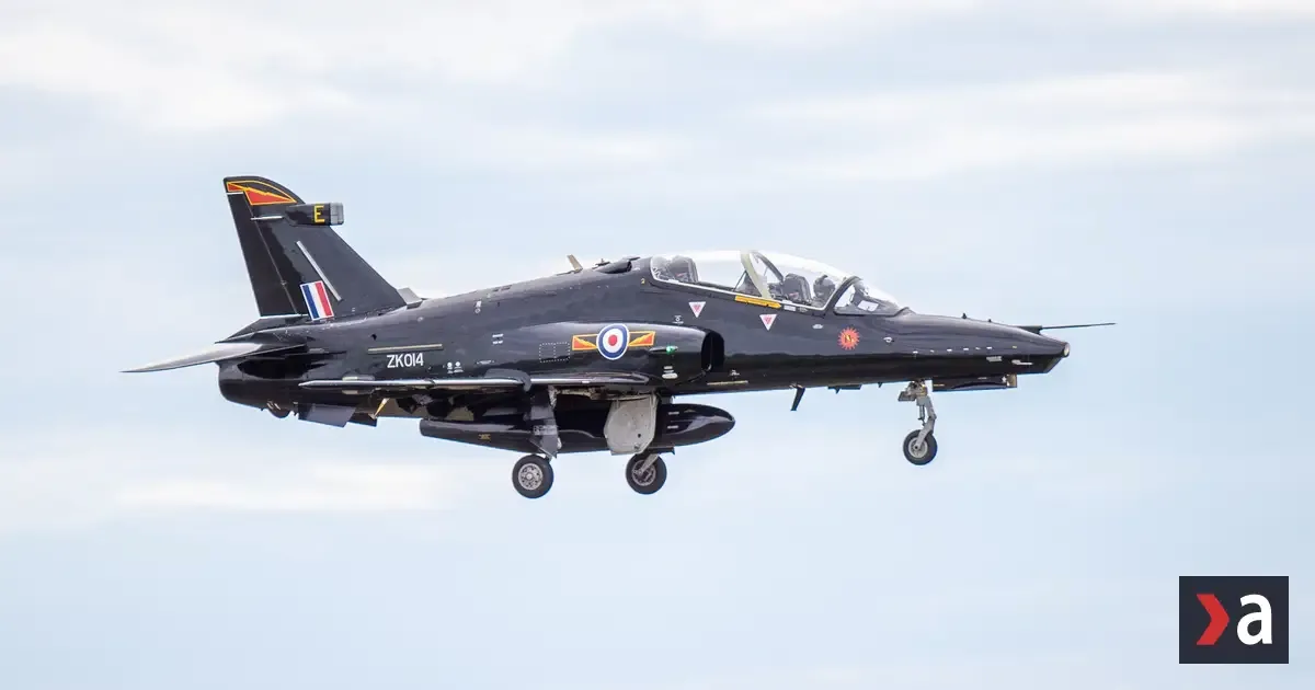 Piloti vyskočili z cvičného stroja pri Anglesey, zranenia ľahké