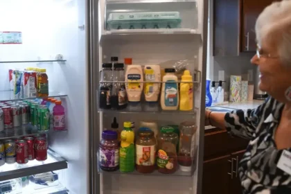 Po obede vás o hodinu ťahá do chladničky? Má to logické vysvetlenie