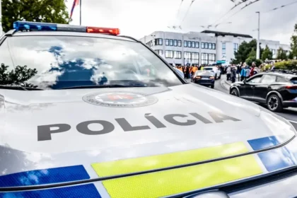 Polícia preveruje okolnosti úmrtia muža na Rybničnej ulici