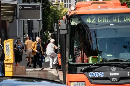 Polovičné cestovné v prímestskej doprave a MHD v krajských mestách
