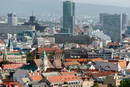 Prezident prednesie správu o stave krajiny, opozícia chce odvolávať Sakovú a Šutaja Eštoka