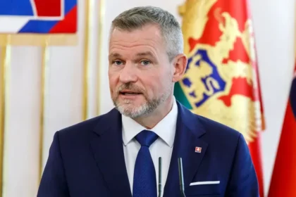 Pri diskusiách o článku 5 NATO treba starostlivo voliť slová, upozorňuje Pellegrini