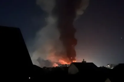 Pri ruskom útoku na Kyjevskú oblasť zomreli dve malé deti a žena
