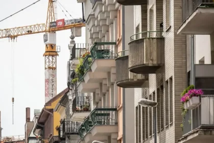 Realitné šialenstvo sa zastavilo. Z trhu miznú kupci aj jedna kľúčová skupina