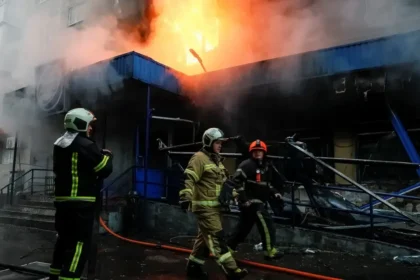 Ruské útoky si na Ukrajine vyžiadali ďalšie obete, Zelenskyj žiada prísnejšie sankcie