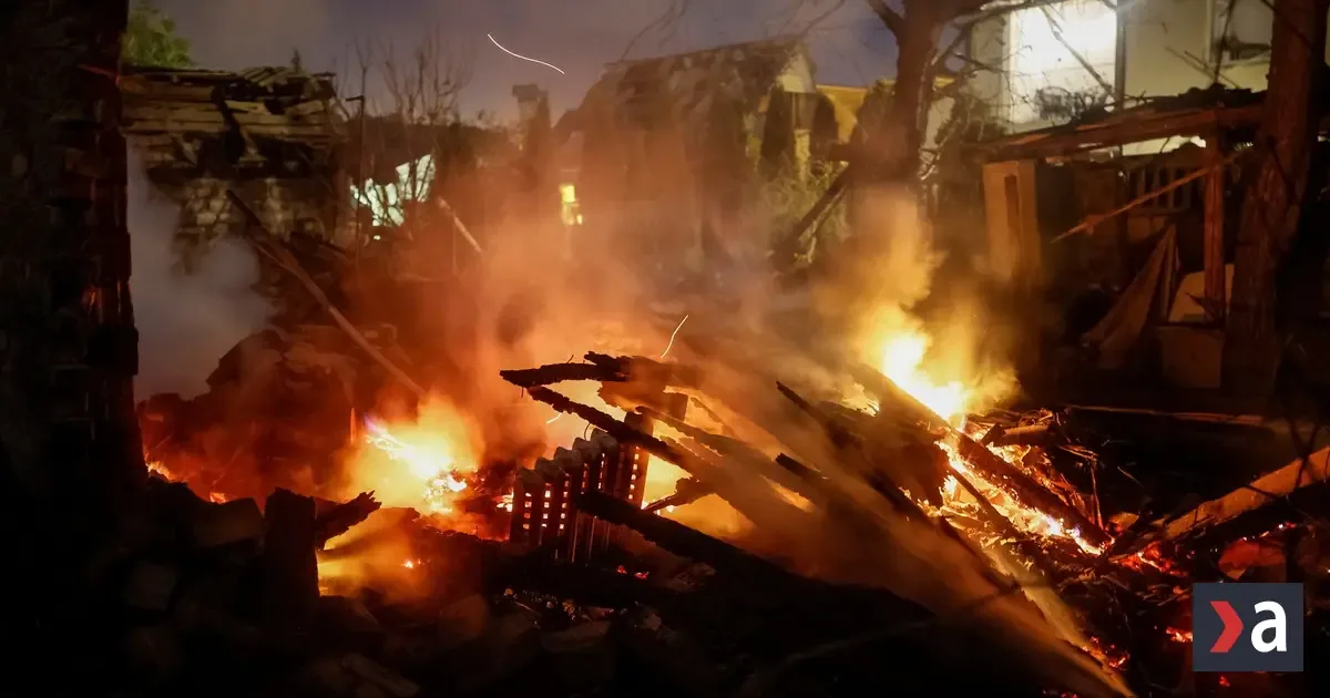 Rusko útočilo na Kyjev raketami a dronmi, traja mŕtvi