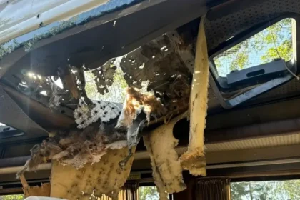 Ruský dron zasiahol ukrajinský minibus pri Nikopole, o život prišlo päť civilistov
