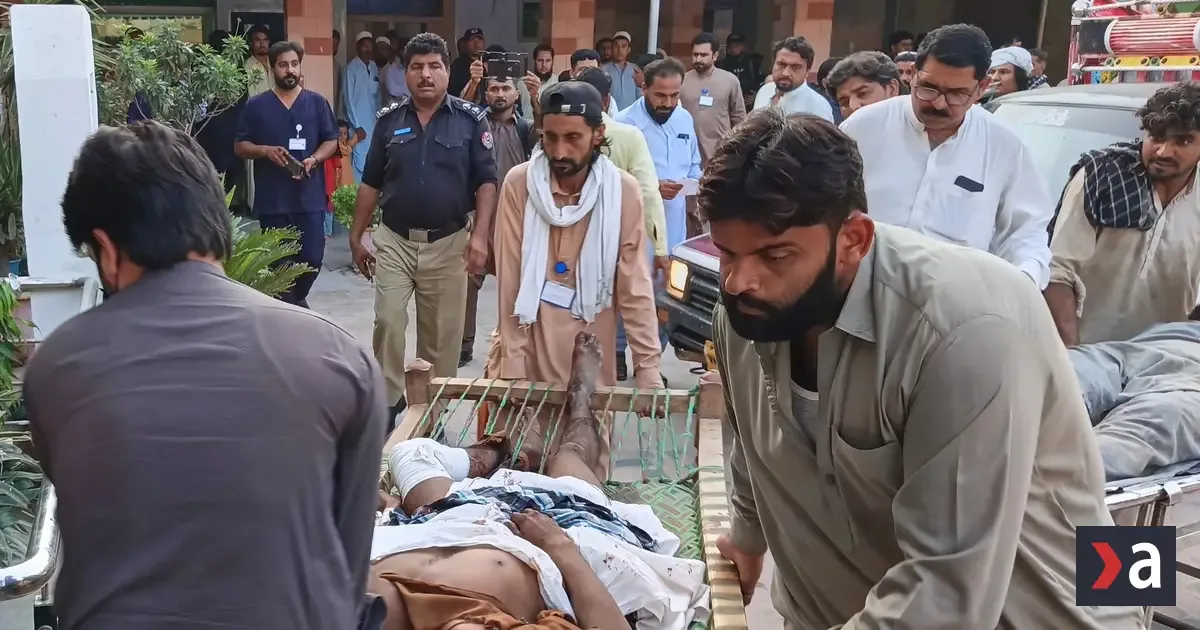 Samovražedný útok v Pakistane zabil 11 ľudí pri policajnej stanici