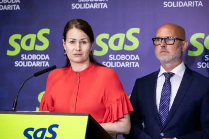 SaS žiada vládu podporiť jasné postoje Pellegriniho k vojne