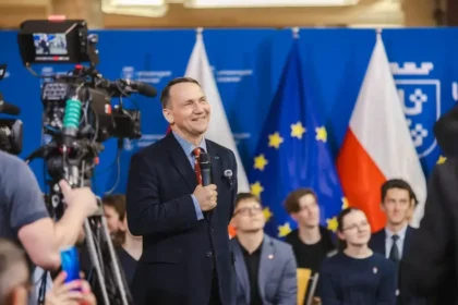 Sikorski a bieloruský minister rokovali o hraniciach a Rusku
